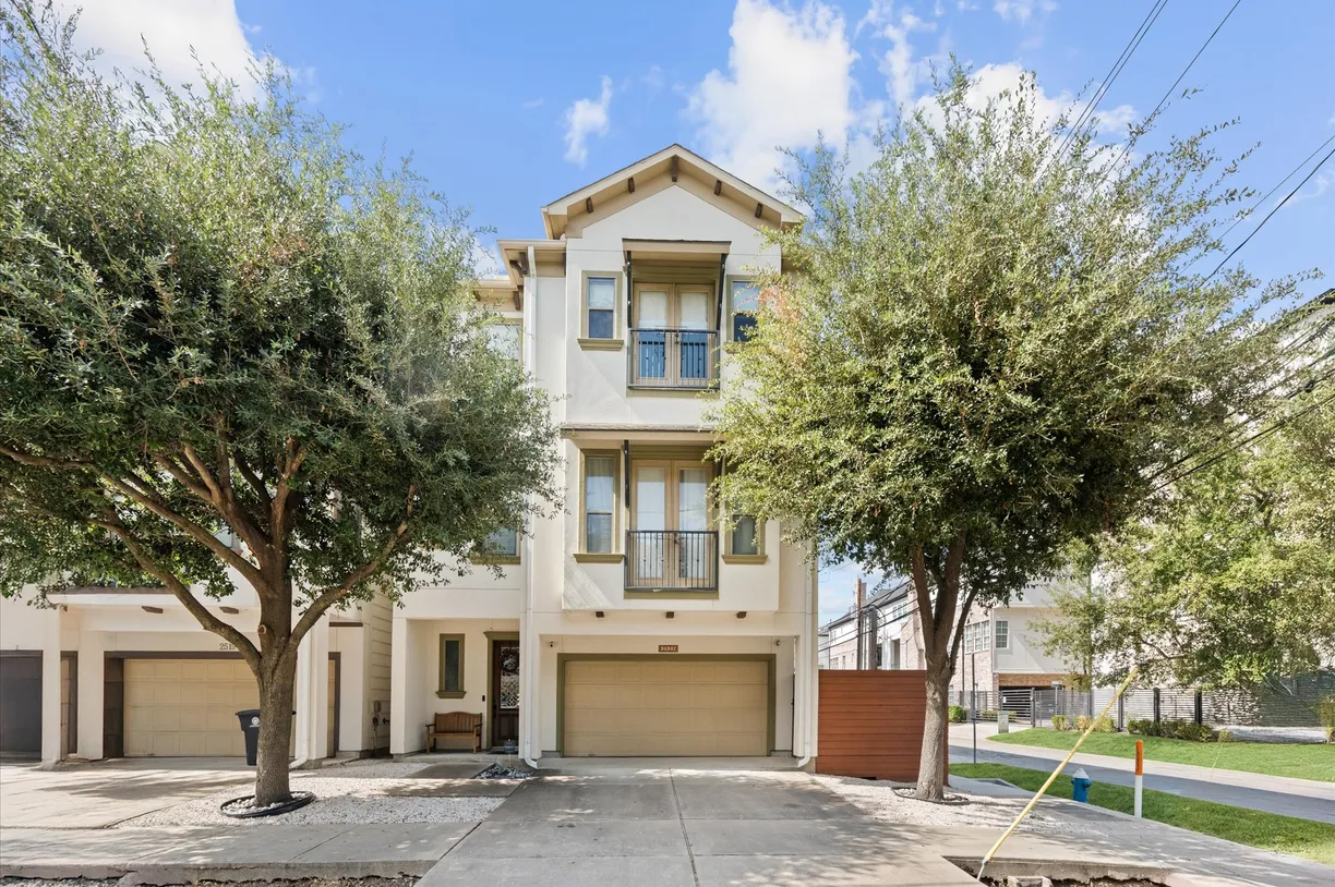 Houston Real Estate | View 2523 Maxroy Street | Listing