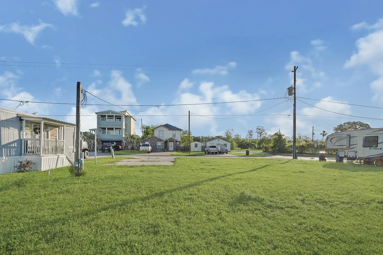 Houston Real Estate | View 2514 A Bay Oaks Harbor Drive | Listing