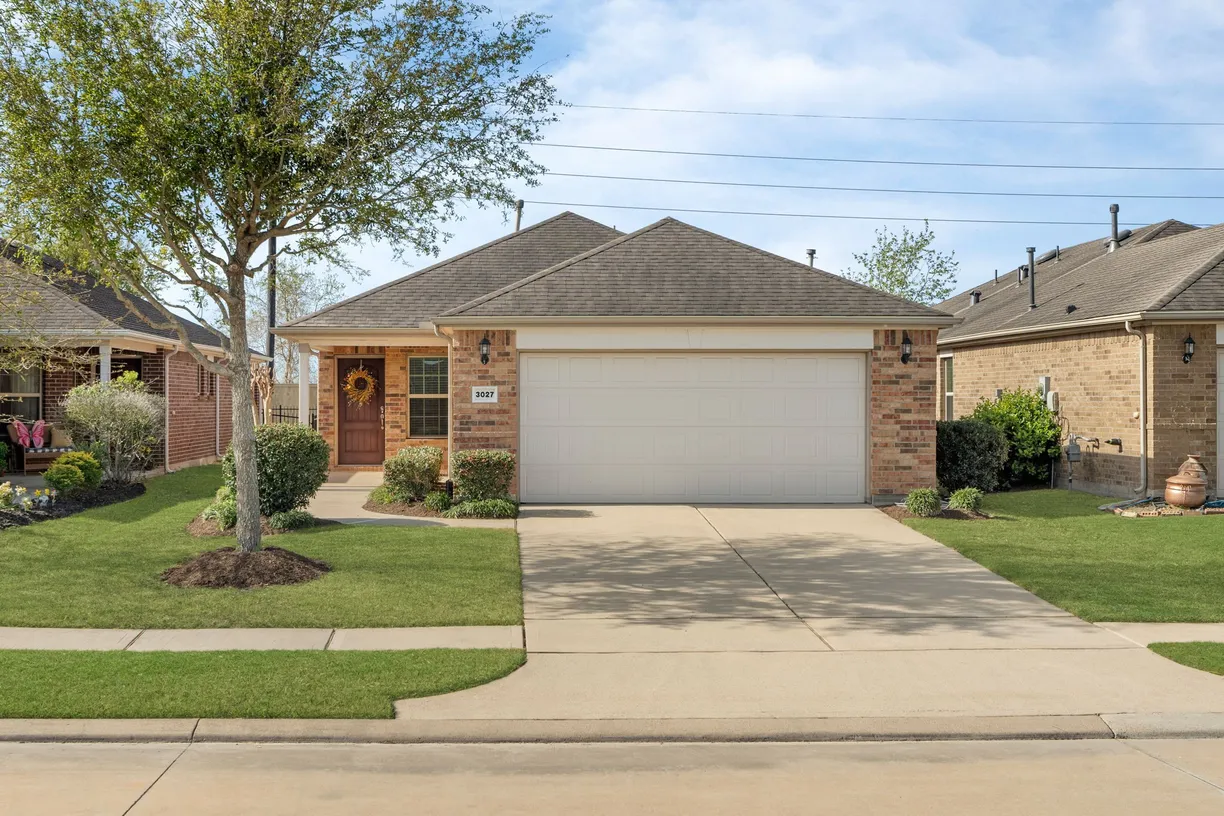 Houston Real Estate | View 3027 Dandelion Drive | 3 Beds, 2 Baths