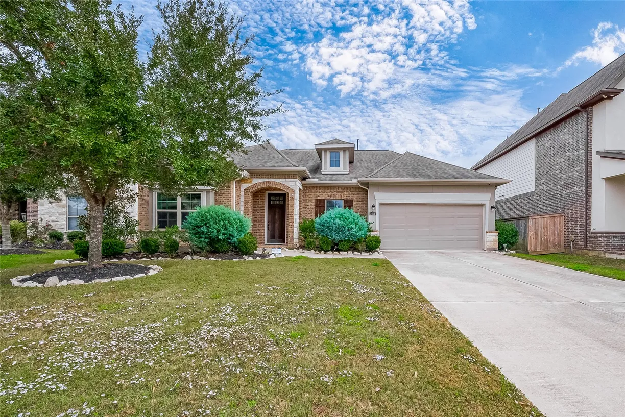 Houston Real Estate | View 2214 Captain Davis Drive | 3 Beds, 2 Baths
