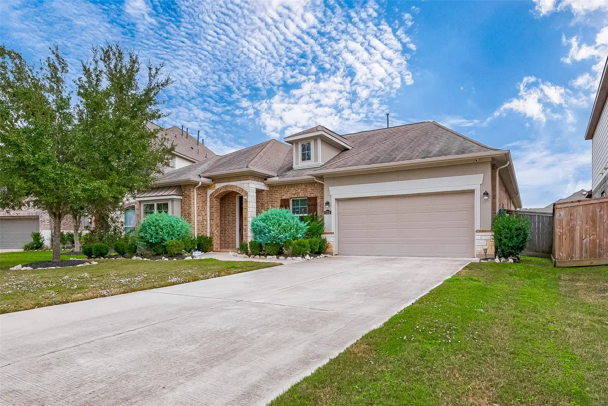 Houston Real Estate | View 2214 Captain Davis Drive | Listing