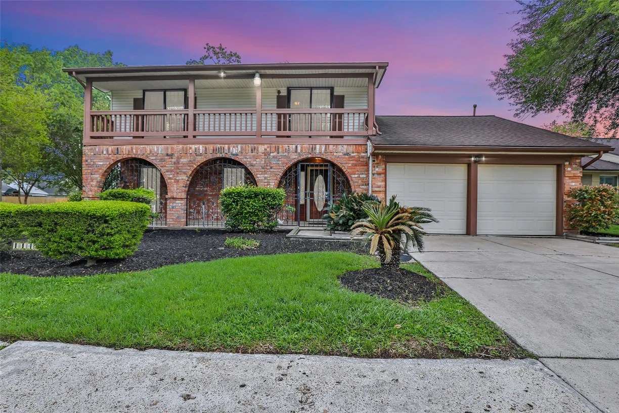 The Woodlands Real Estate | View 11403 Lovebird Lane | 4 Beds, 2 Baths