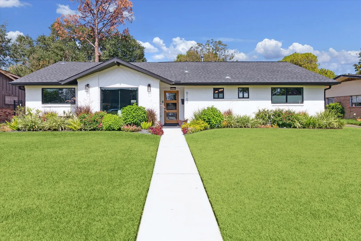 Houston Real Estate | View 5162 Kingfisher Drive | 3 Beds, 2 Baths