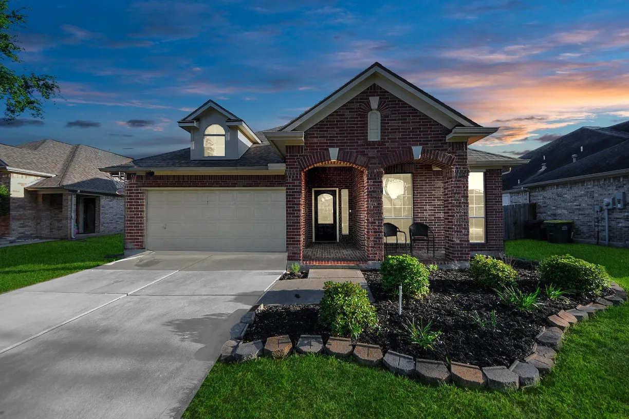 Houston Real Estate | View 3421 Highland Point Lane | 3 Beds, 2 Baths