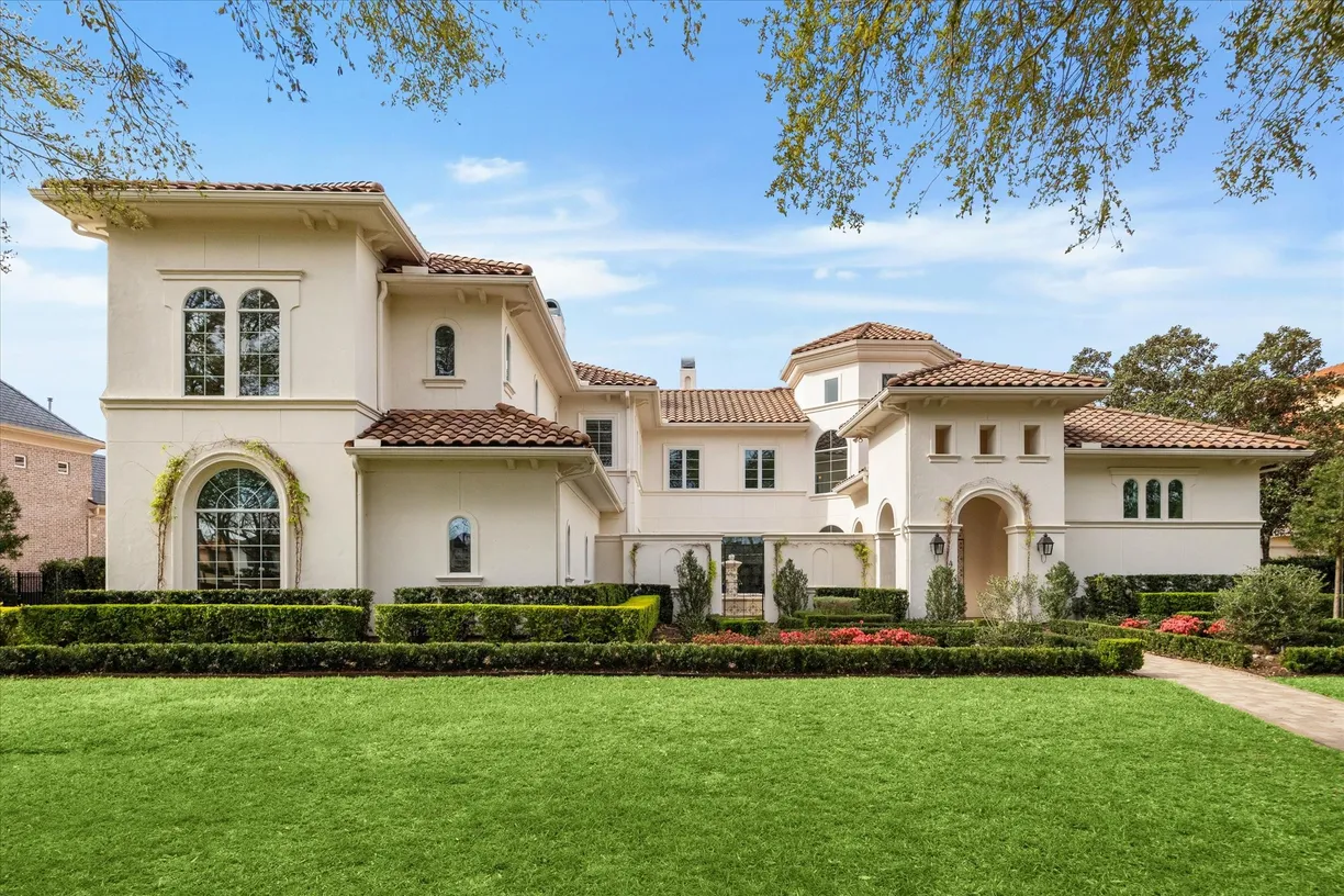 Houston Suburbs Real Estate | View 4 Grand Manor Court | 5 Beds, 4 Baths