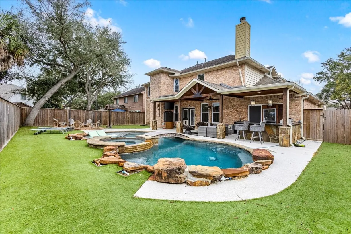 Houston Real Estate | View 1910 Harbour Cove Drive | 4 Beds, 2 Baths