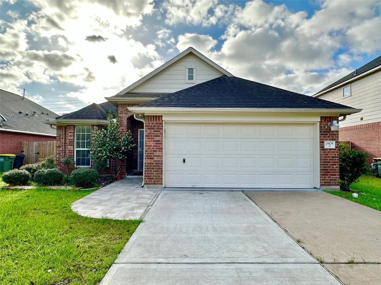 Houston Real Estate | View 1905 Hollow Mist Lane | 4 Beds, 2 Baths
