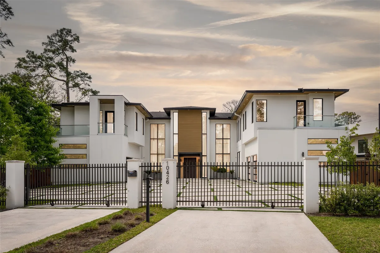 Houston Real Estate | View 10426 Memorial Drive | 5 Beds, 6 Baths