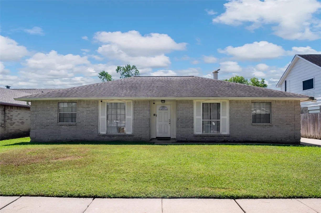 Houston Suburbs Real Estate | View 6919 Rockergate Drive | 4 Beds, 2 Baths