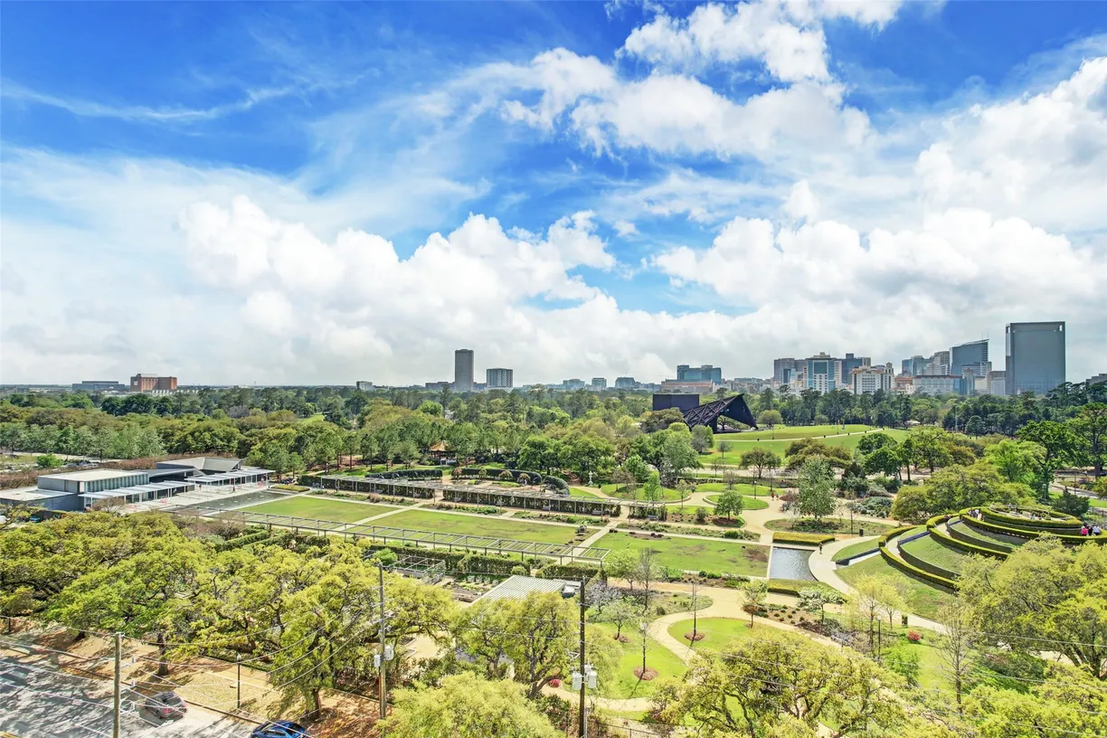 Houston Real Estate | View 1400 Hermann Drive, 9AH | 3 Beds, 2 Baths