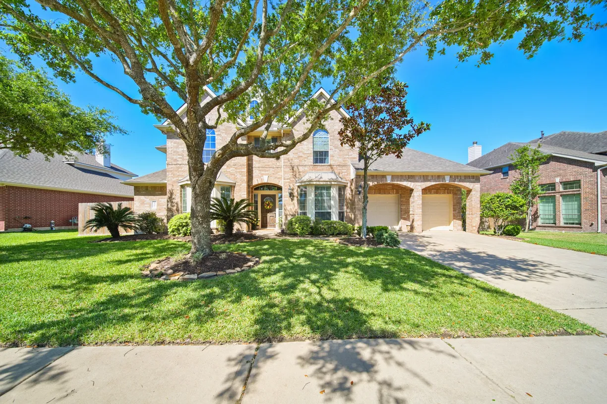 Houston Real Estate | View 11907 Eden Creek Drive | 5 Beds, 3 Baths