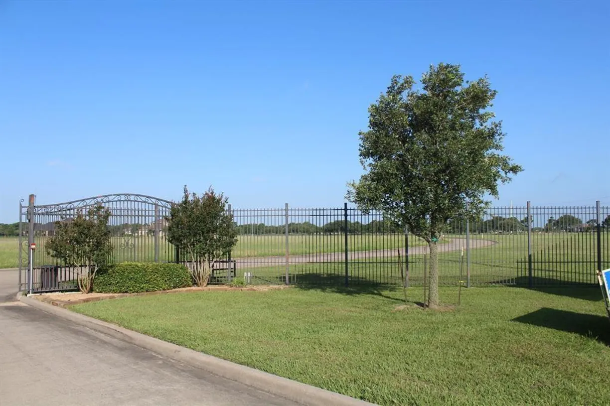 Houston Real Estate | View 111 Legends Way