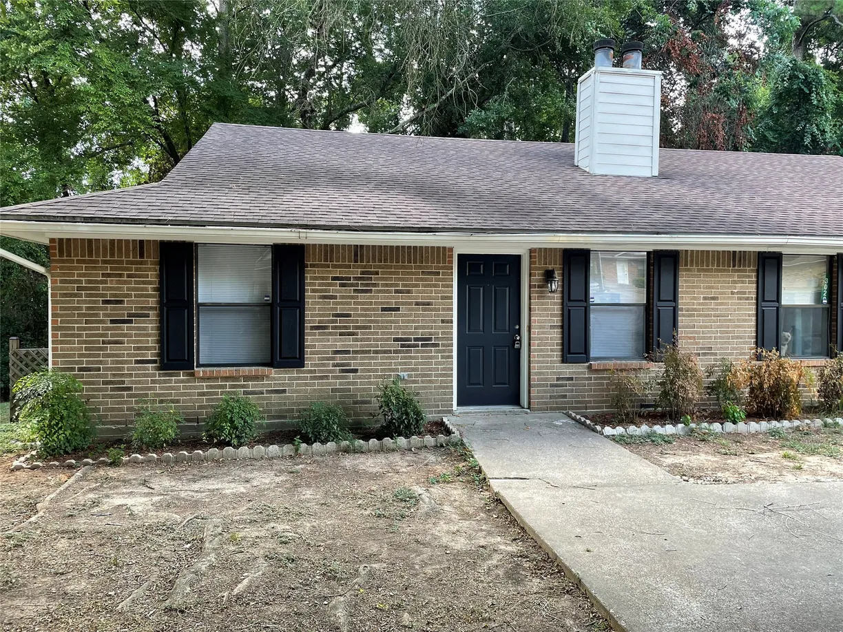 The Woodlands Real Estate | View 3020 Manor Lane | 2 Beds, 2 Baths