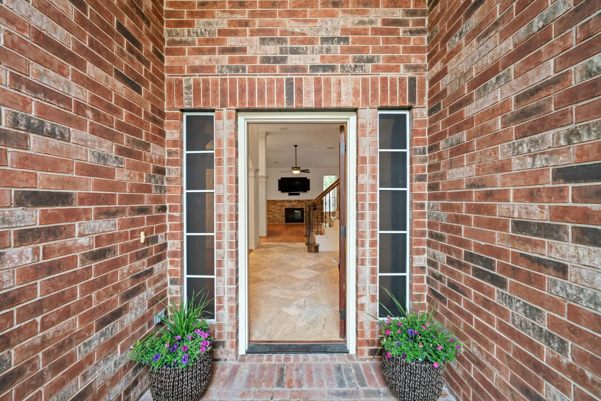 Houston Real Estate | View 6307 Shoreview Ct | Listing