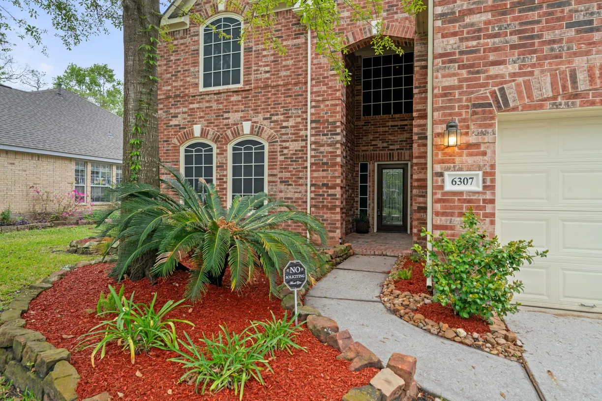 Houston Real Estate | View 6307 Shoreview Ct | Listing