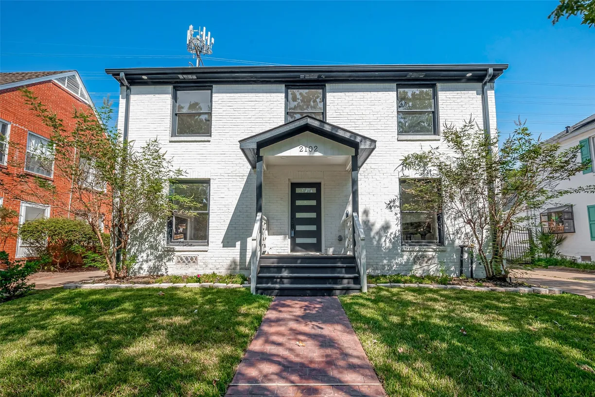 Houston Real Estate | View 2102 Banks Street | 6 Beds, 4 Baths
