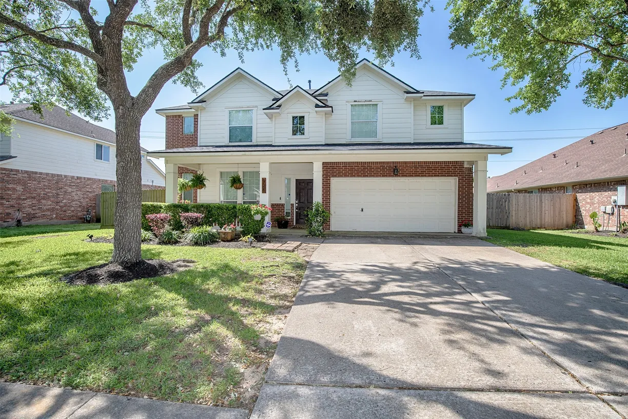 Houston Real Estate | View 926 Mystic Village Lane | 4 Beds, 2 Baths