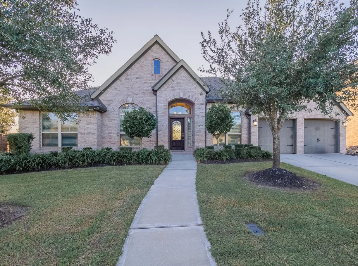 Houston Real Estate | View 3622 Edison Lane | 4 Beds, 3 Baths