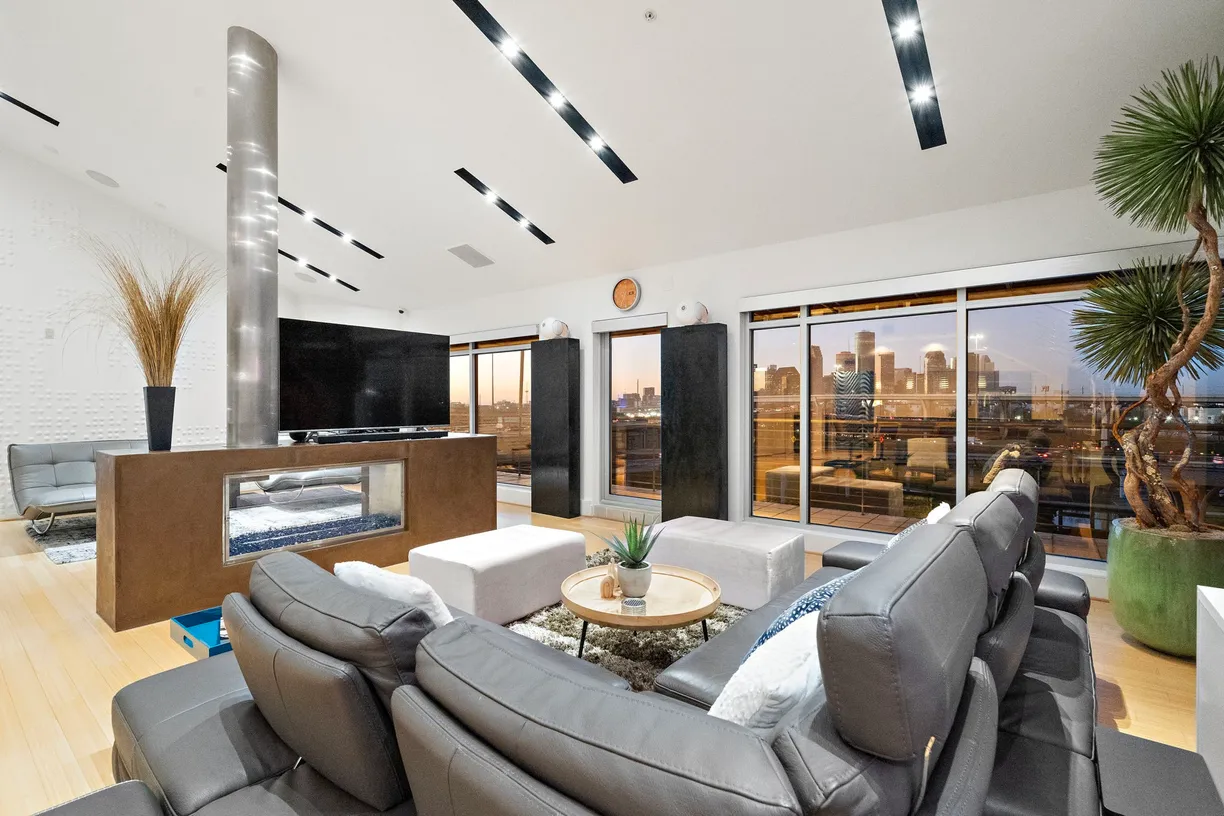 Houston Real Estate | View 102 Quitman Street, 405 | 4 Beds, 5 Baths