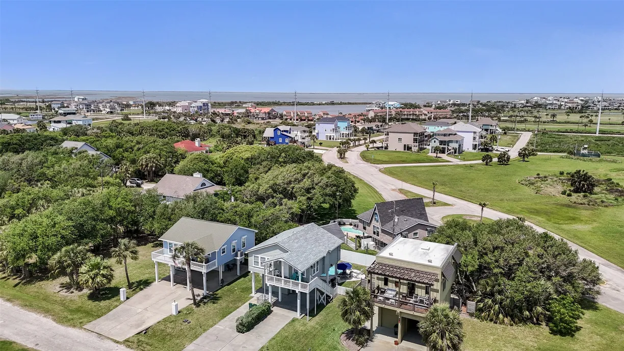 Houston Real Estate | View 3908 Pirates Beach Circle | Listing