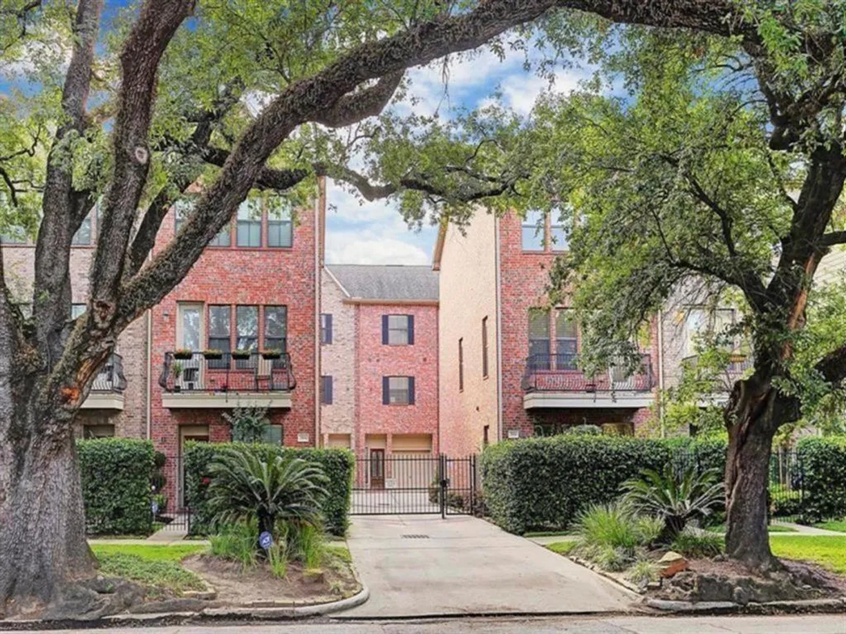 Houston Real Estate | View 2904 Chenevert Street, J | 2 Beds, 2 Baths