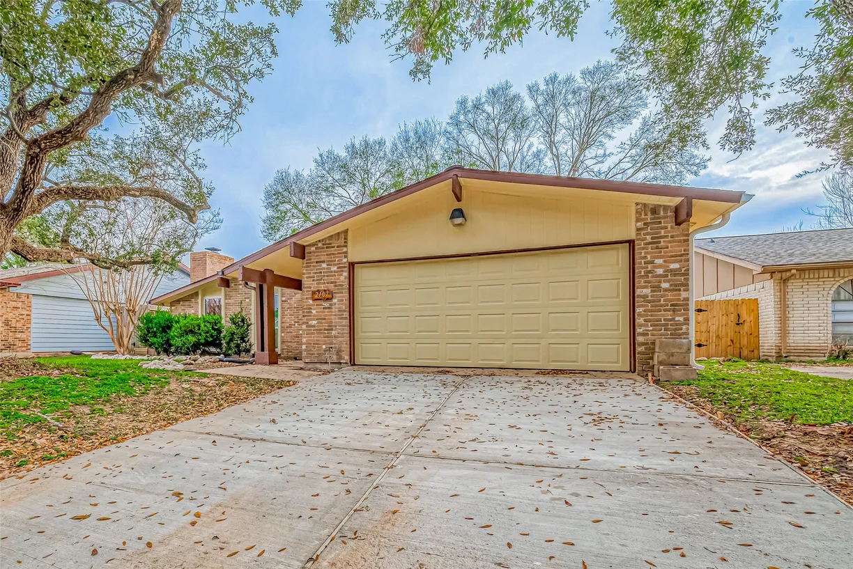 Houston Real Estate | View 2107 Quail Valley East Drive | Listing