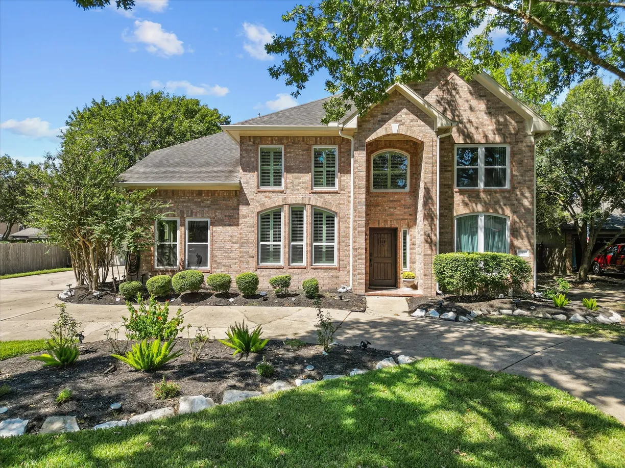 Houston Real Estate | View 412 Melodywood Drive | 4 Beds, 4 Baths