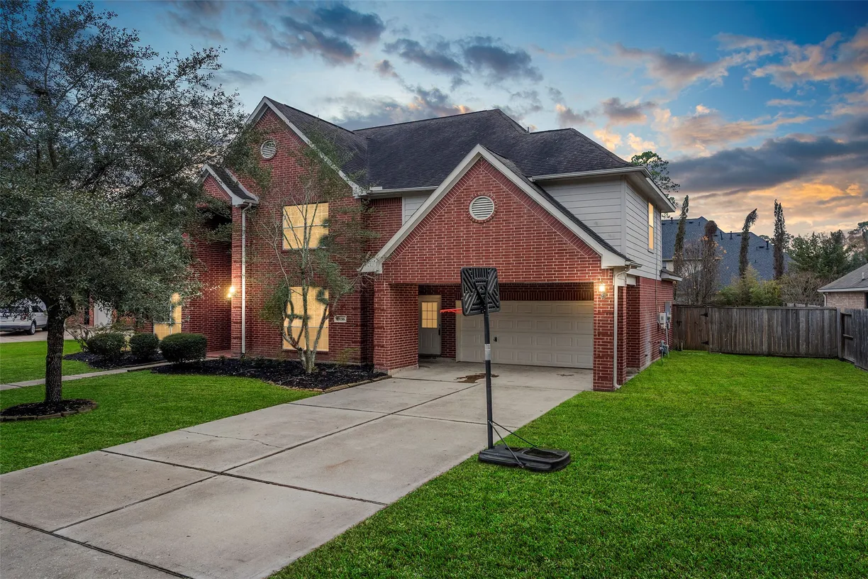 Houston Real Estate | View 12011 Via Siena Lane | 5 Beds, 4 Baths