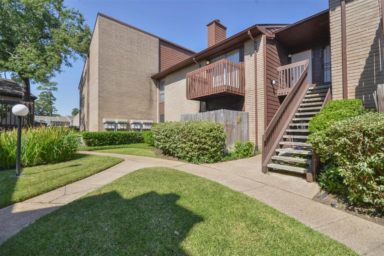 Houston Real Estate | View 12905 Woodforest Bl, 704 | 1 Bed, 1 Bath