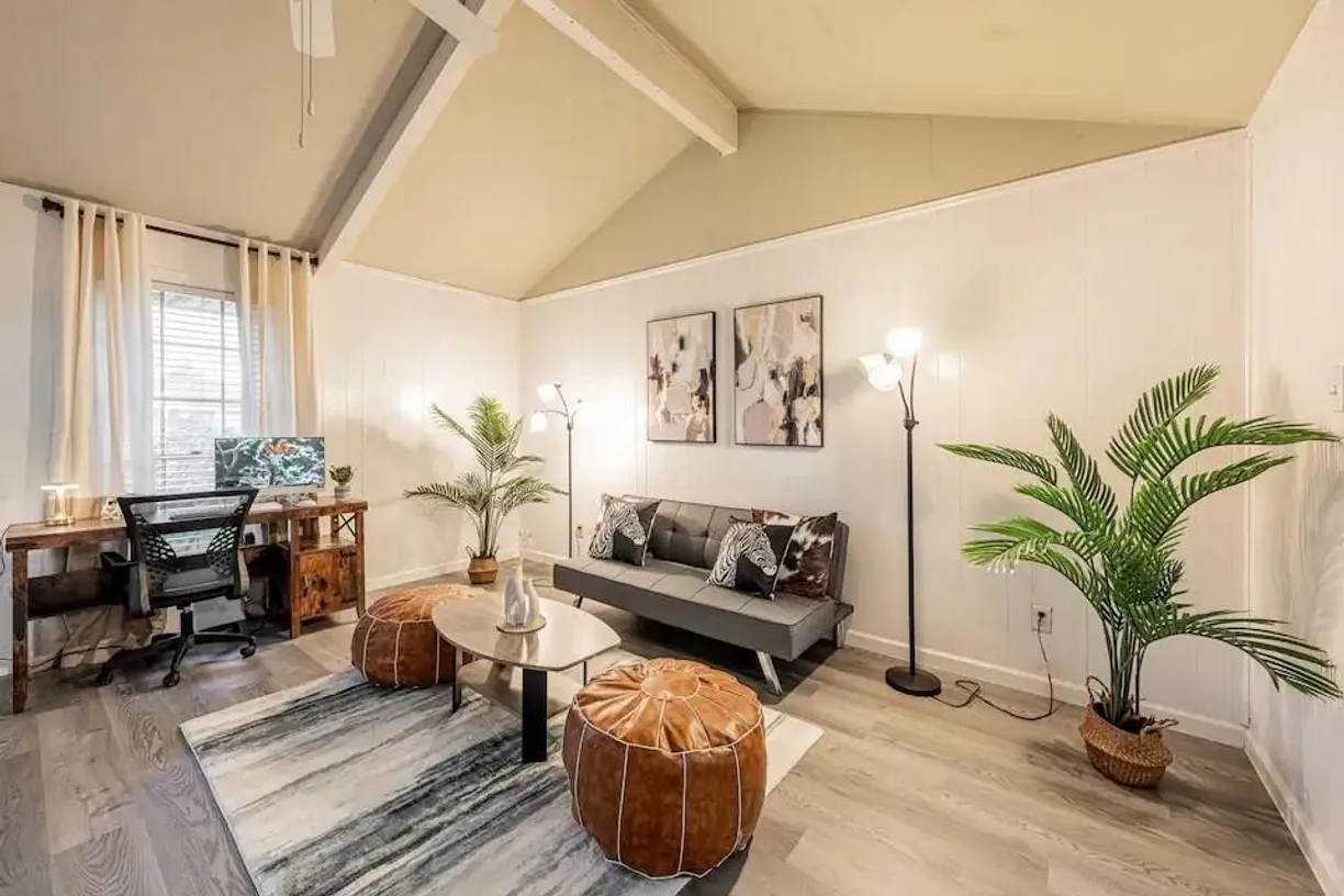 Houston Real Estate | View 8822 Ryton Lane | 4 Beds, 2 Baths