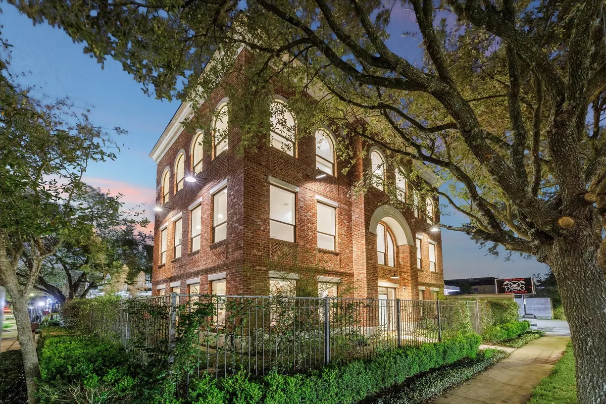 Houston Real Estate | View 128 W 17th Street | Listing