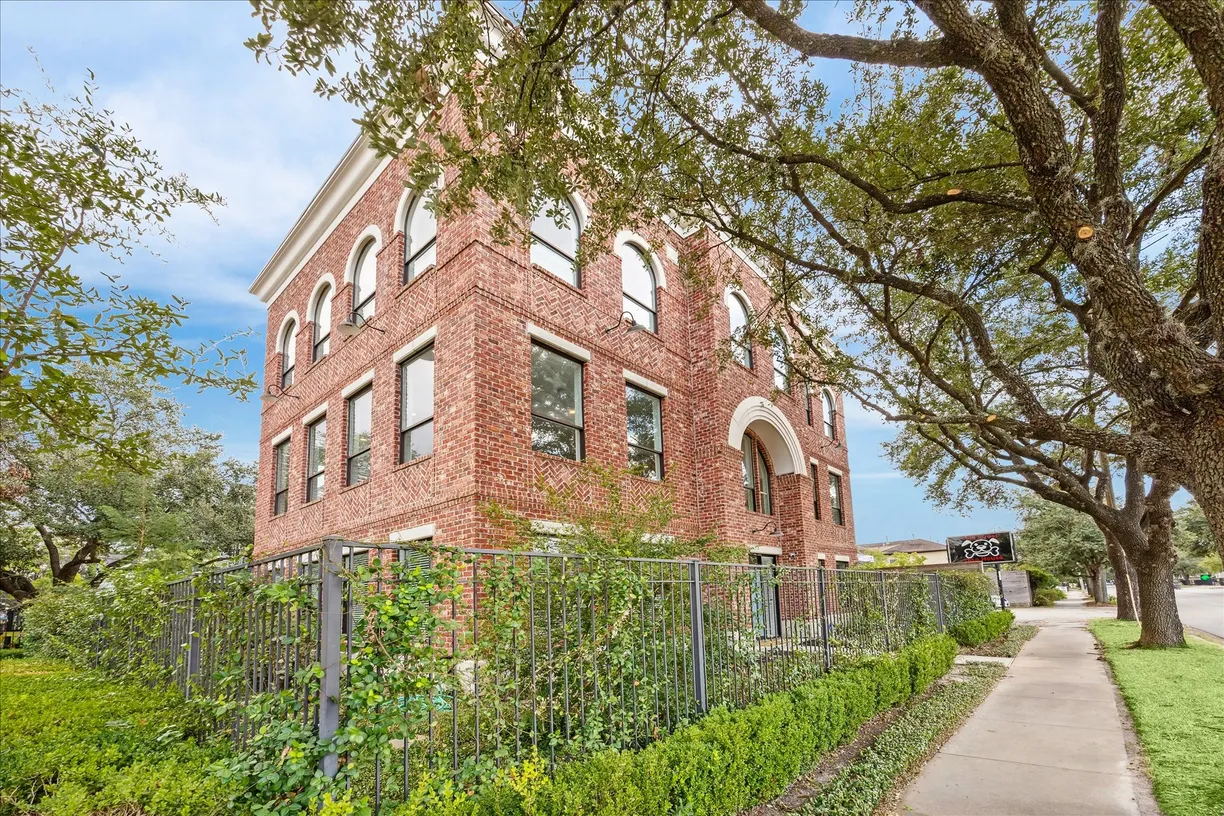 Houston Real Estate | View 128 W 17th Street | Listing