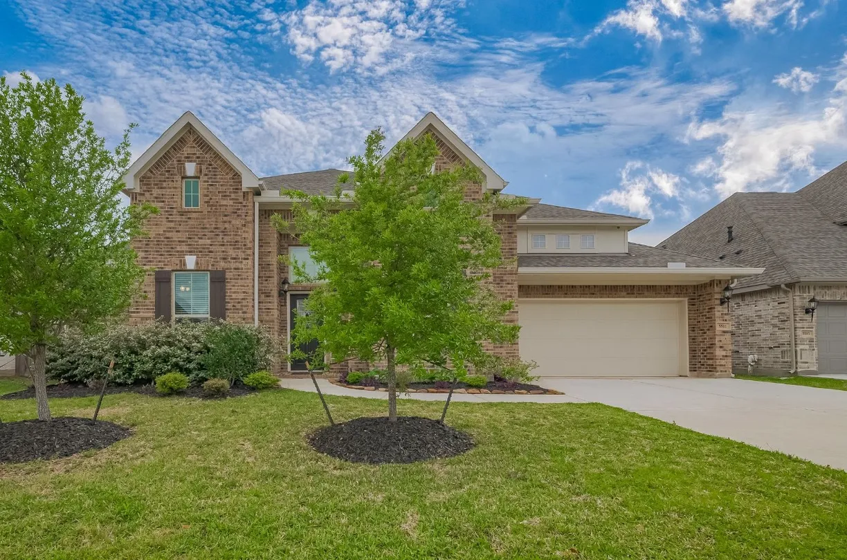 Houston Real Estate | View 5511 Highland Drive | 5 Beds, 3 Baths