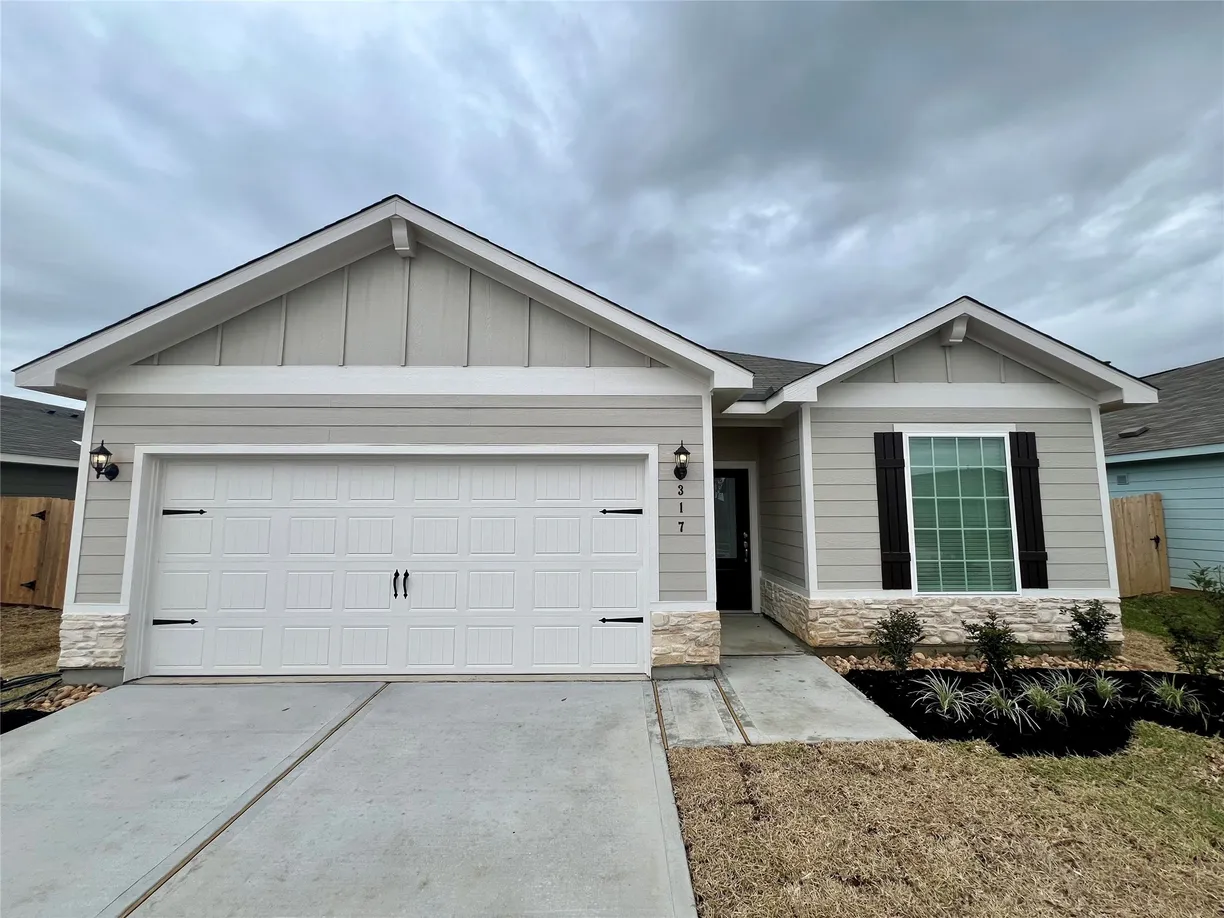 Houston Suburbs Real Estate | View 317 Grayson Baw Lane | 3 Beds, 2 Baths