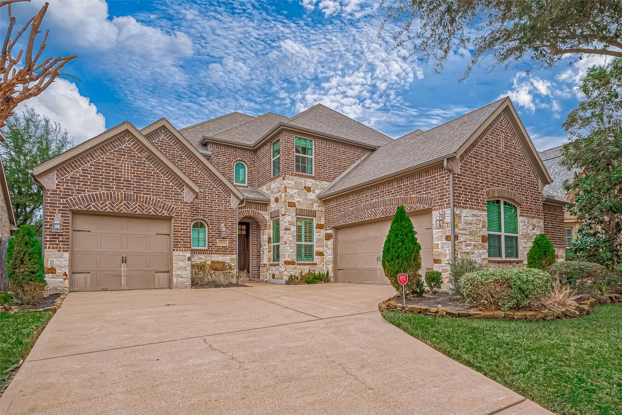 Houston Real Estate | View 4314 Red Oak Grove Court | 4 Beds, 3 Baths