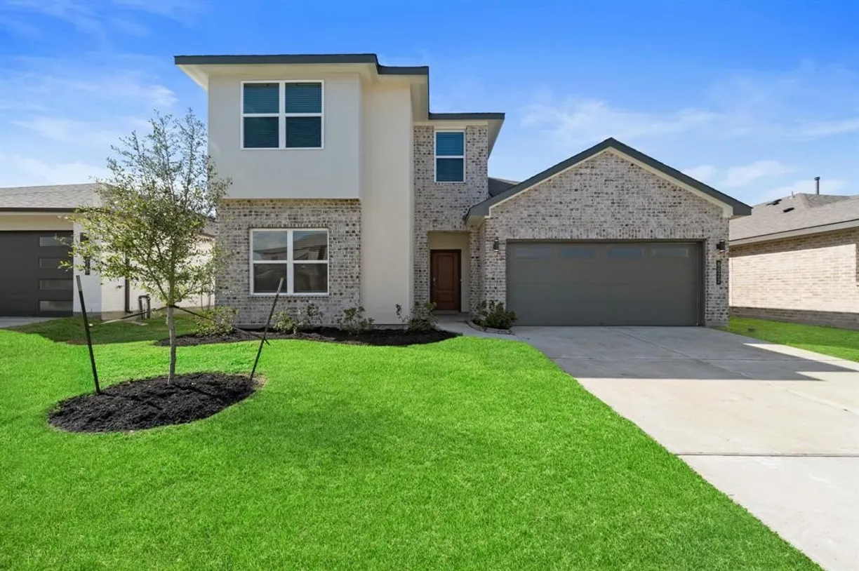 Houston Real Estate | View 31 Desert Spring Lane | 4 Beds, 3 Baths