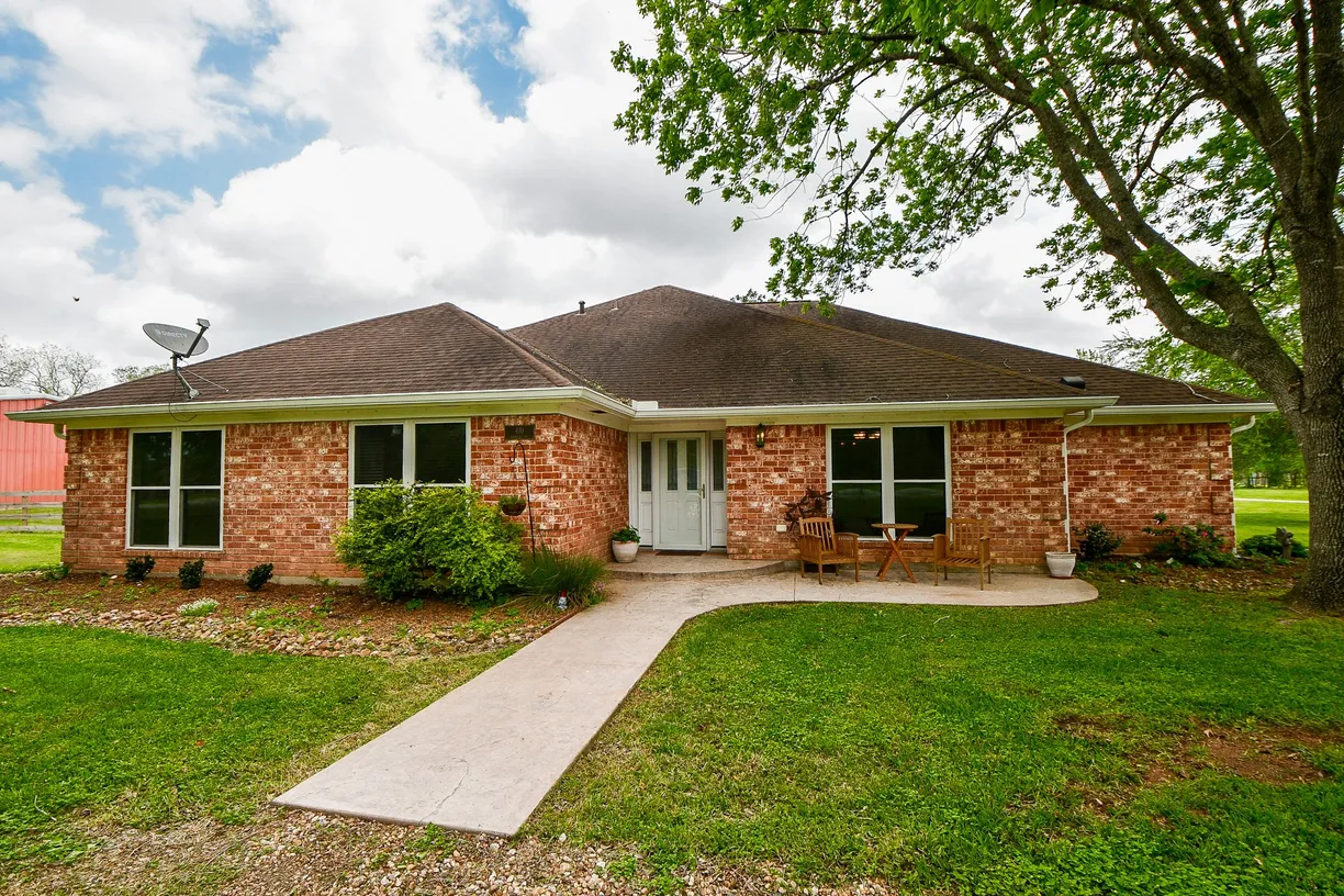 Houston Suburbs Real Estate | View 410 Cowhide Road | Listing