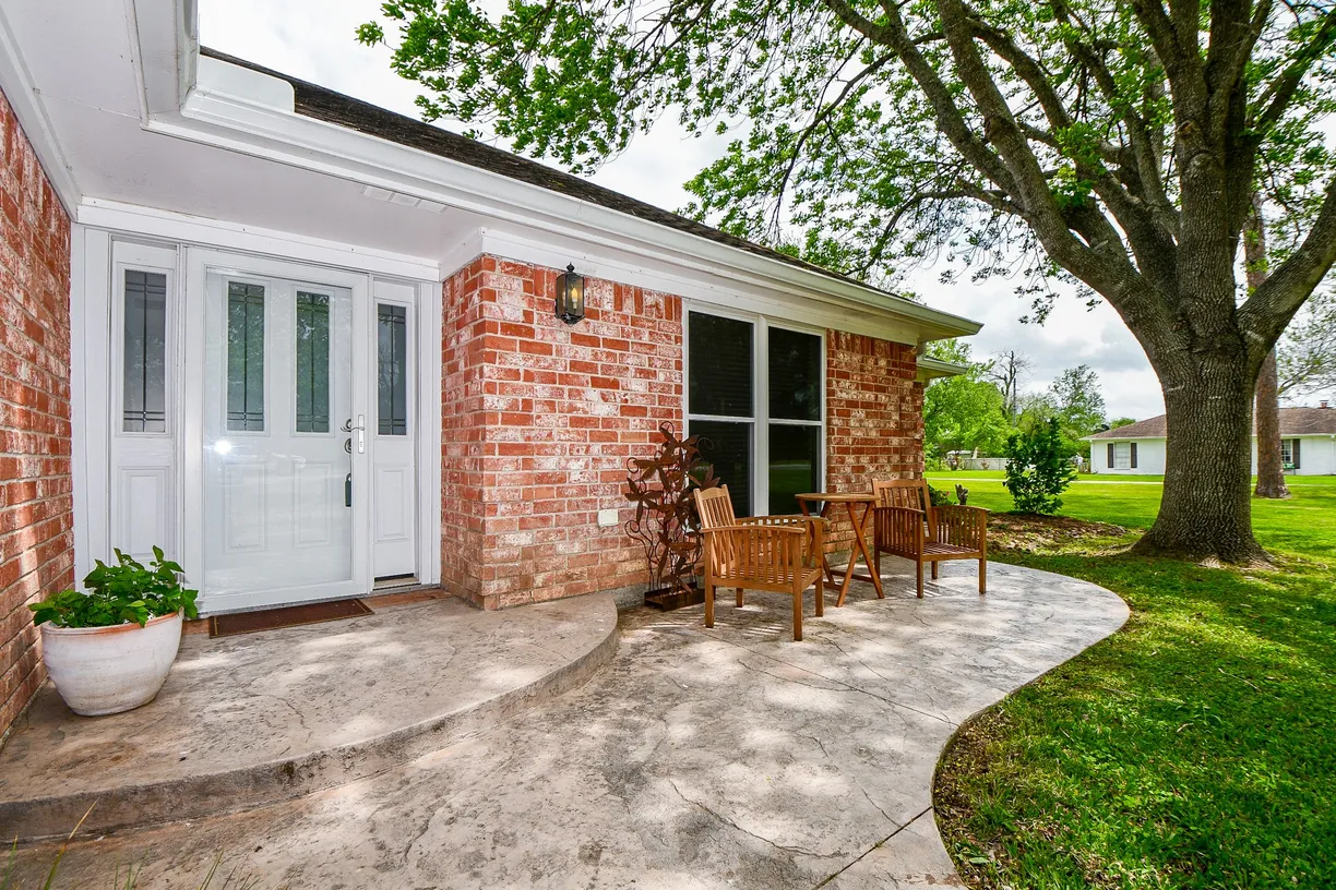 Houston Suburbs Real Estate | View 410 Cowhide Road | Listing