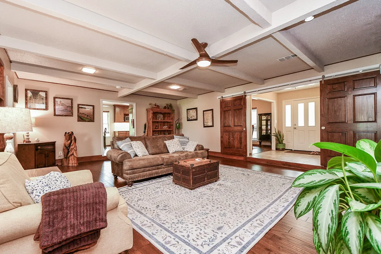 Houston Suburbs Real Estate | View 410 Cowhide Road | 5 Beds, 3 Baths