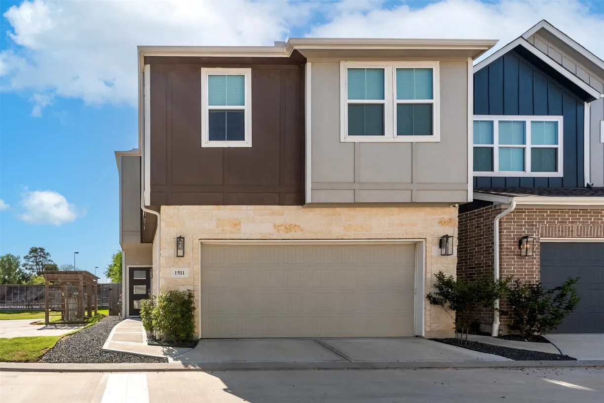 Houston Real Estate | View 1511 Lakeline Oak Drive | 3 Beds, 2 Baths