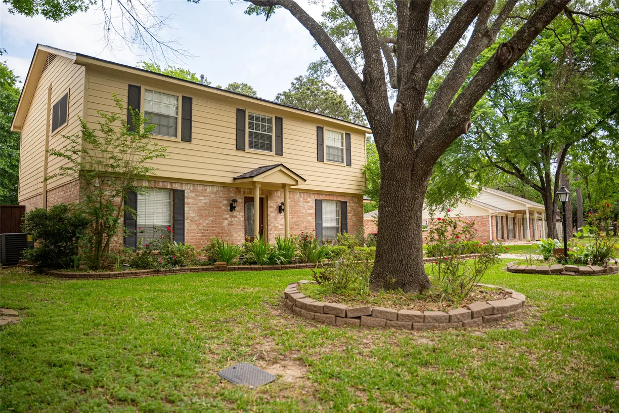 Houston Real Estate | View 8214 Roebourne Lane | Listing