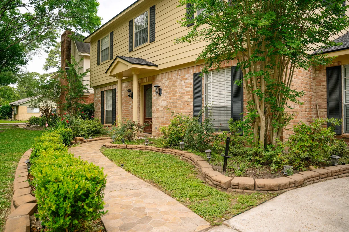 Houston Real Estate | View 8214 Roebourne Lane | Listing