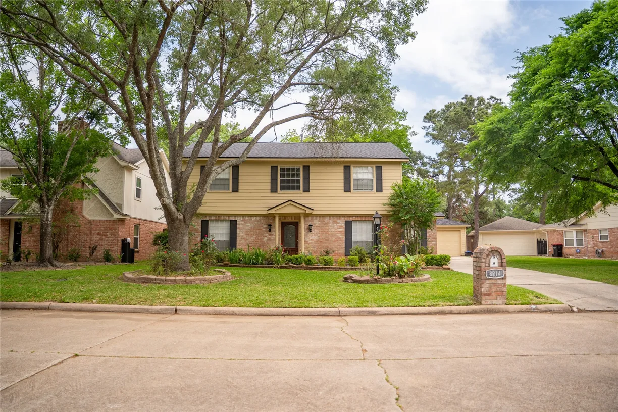 Houston Real Estate | View 8214 Roebourne Lane | 4 Beds, 2 Baths