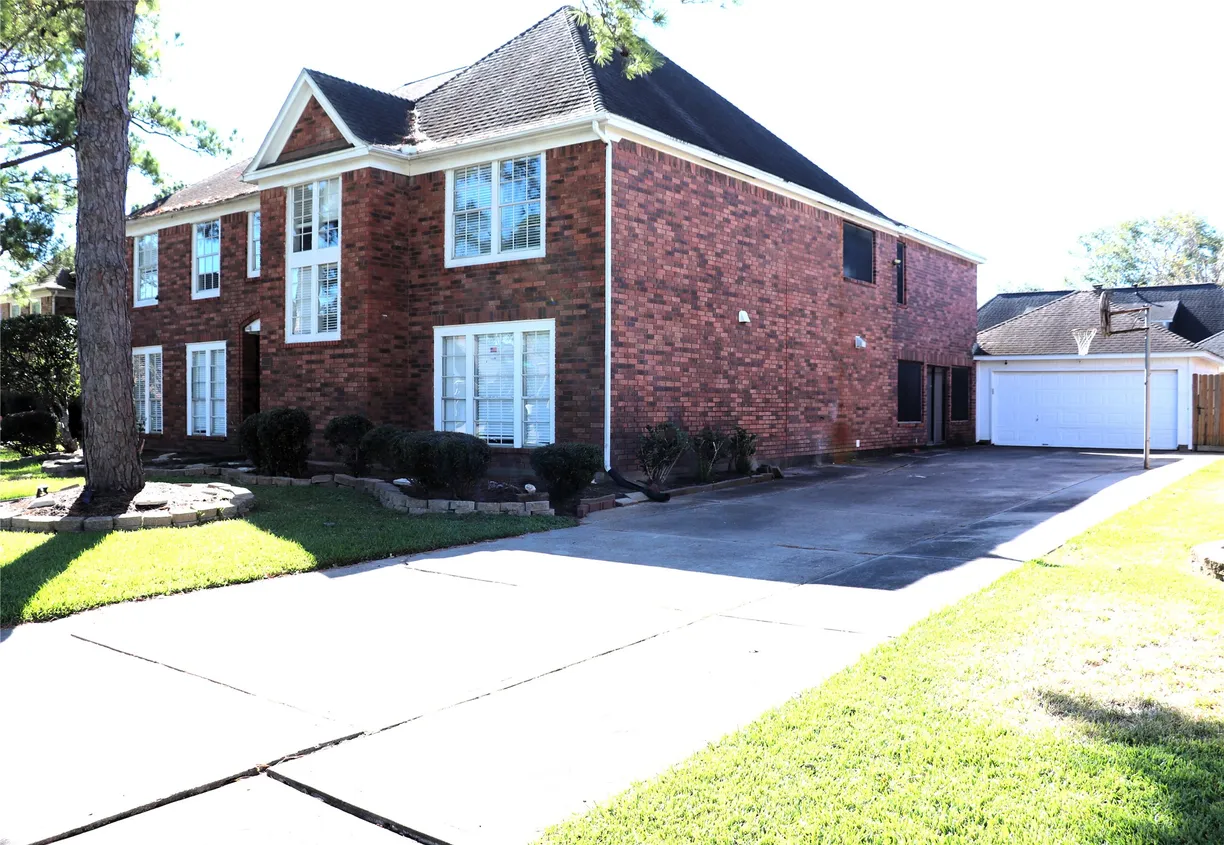 Houston Real Estate | View 2304 Eagles Way Way | Listing