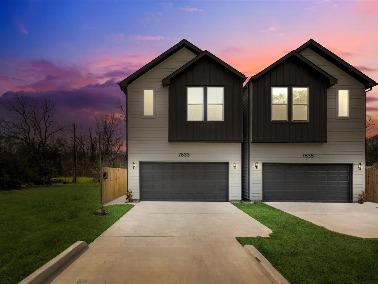 Houston Real Estate | View 7833 Sunnyhill Street | 3 Beds, 2 Baths