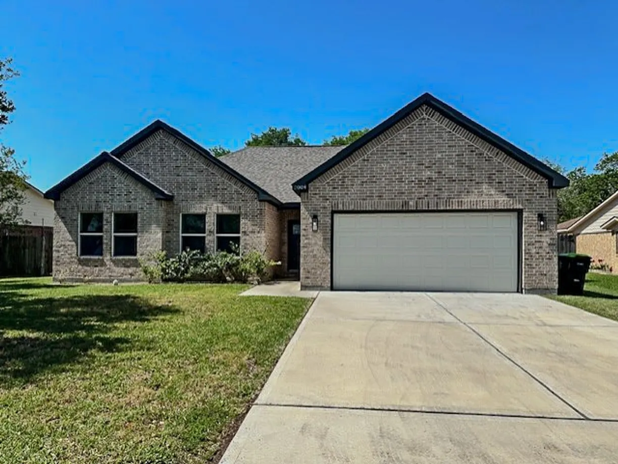 Houston Real Estate | View 2004 Willow Bend Drive | 3 Beds, 2 Baths