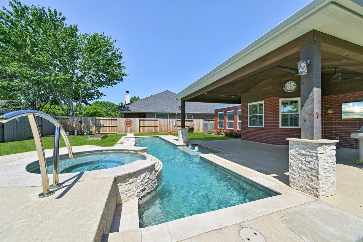 Houston Suburbs Real Estate | View 7627 BROKEN OAK LANE | 4 Beds, 2 Baths