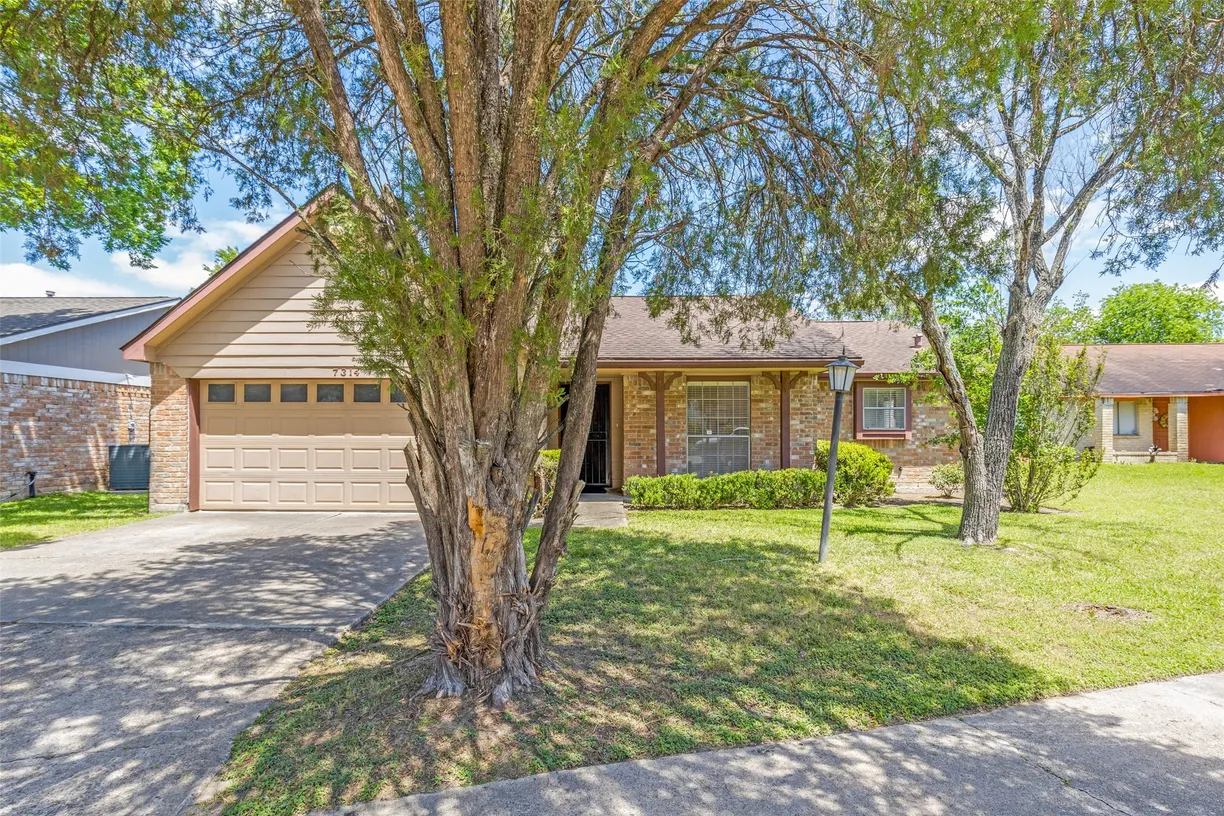 Houston Suburbs Real Estate | View 7314 Chasewood Drive | 3 Beds, 2 Baths