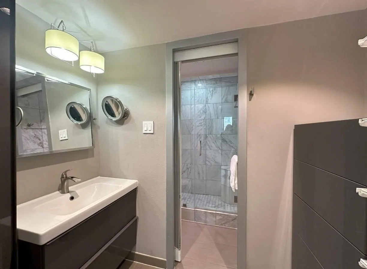 Houston Real Estate | View 2016 Main Street, 917 | Listing