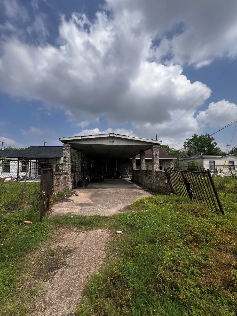 Houston Real Estate | View 510 Clinton Park Street | 2 Beds, 1 Bath
